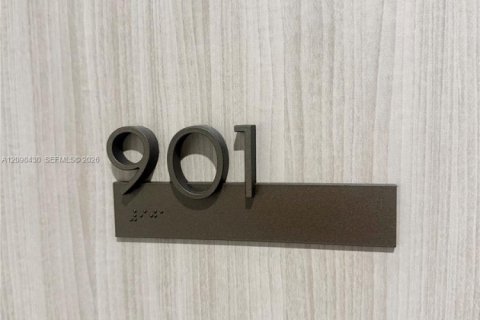 Condo in North Miami, Florida, 3 bedrooms  № 2399641 - photo 5