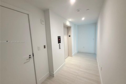 Condo in North Miami, Florida, 3 bedrooms  № 2399641 - photo 16