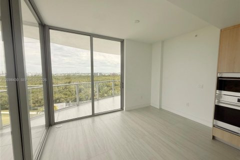 Condo in North Miami, Florida, 3 bedrooms  № 2399641 - photo 8