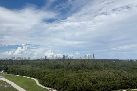 Condo in North Miami, Florida, 3 bedrooms  № 2399641 - photo 2