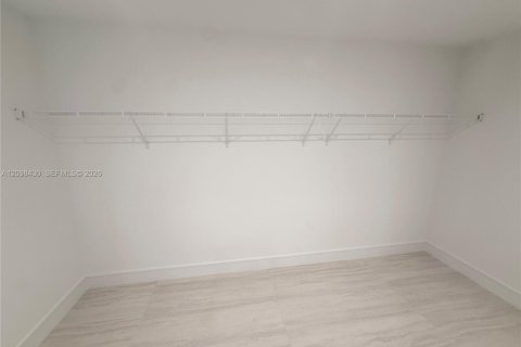 Condo in North Miami, Florida, 3 bedrooms  № 2399641 - photo 23