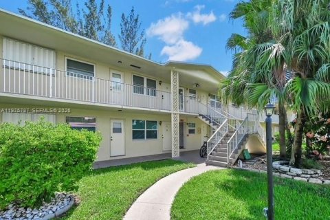 Condo in Hollywood, Florida, 1 bedroom  № 2050137 - photo 3