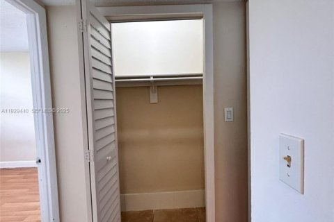 Condominio en venta en Miami, Florida, 3 dormitorios, 104.05 m2 № 1987776 - foto 24