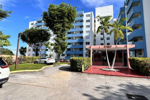 Condominio en Miami, Florida, 3 dormitorios  № 1987776