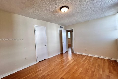 Condominio en venta en Miami, Florida, 3 dormitorios, 104.05 m2 № 1987776 - foto 15