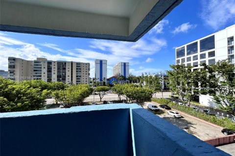 Condominio en venta en Miami, Florida, 3 dormitorios, 104.05 m2 № 1987776 - foto 17
