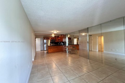 Condominio en venta en Miami, Florida, 3 dormitorios, 104.05 m2 № 1987776 - foto 11