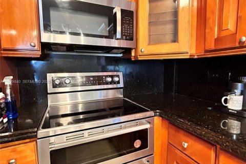 Condominio en venta en Miami, Florida, 3 dormitorios, 104.05 m2 № 1987776 - foto 9