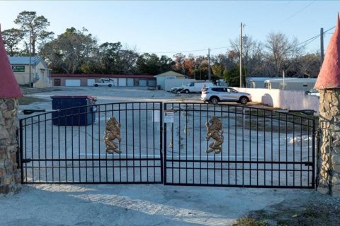 Propiedad comercial en alquiler en Hudson, Florida № 1906483 - foto 1
