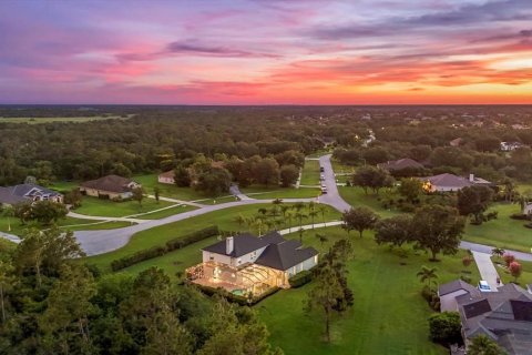 House in Bradenton, Florida 5 bedrooms, 334.91 sq.m. № 1826666 - photo 14