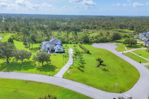 House in Bradenton, Florida 5 bedrooms, 334.91 sq.m. № 1826666 - photo 16