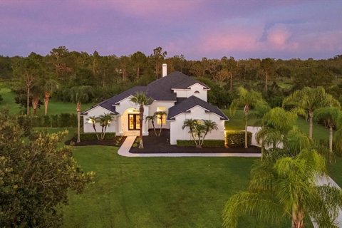 House in Bradenton, Florida 5 bedrooms, 334.91 sq.m. № 1826666 - photo 1