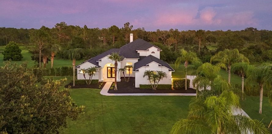House in Bradenton, Florida 5 bedrooms, 334.91 sq.m. № 1826666