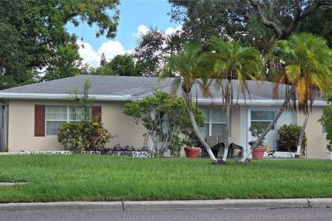 Villa ou maison à vendre à Saint Petersburg, Floride: 3 chambres, 121.79 m2 № 1908820 - photo 1