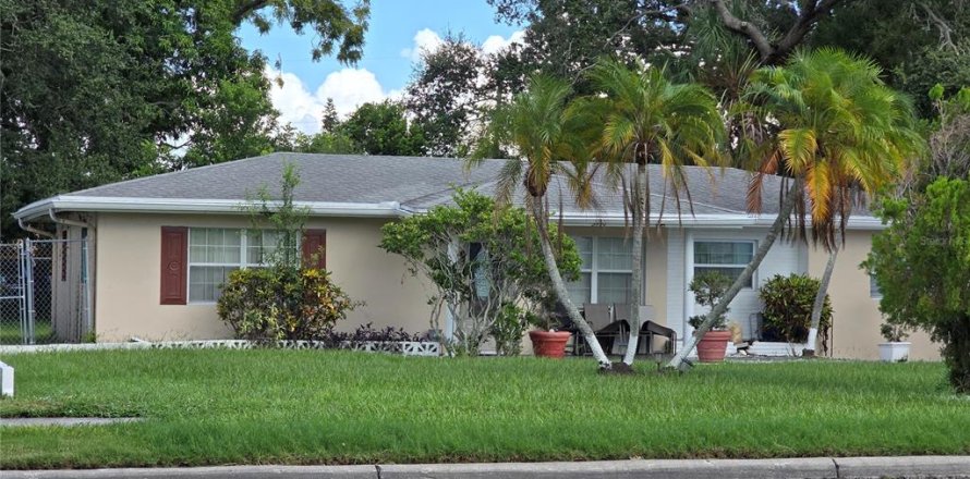 Villa ou maison à Saint Petersburg, Floride 3 chambres, 121.79 m2 № 1908820