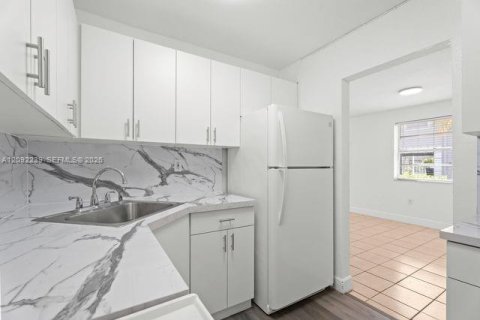 Copropriété à louer à Palmetto Bay, Floride: 1 chambre, 61.69 m2 № 2387856 - photo 1