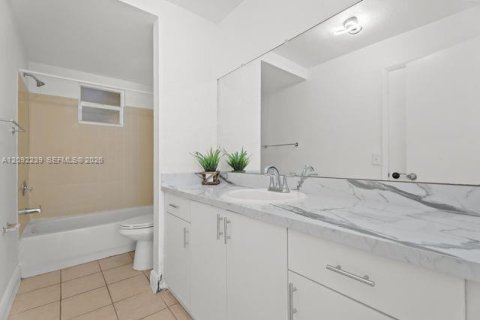 Copropriété à louer à Palmetto Bay, Floride: 1 chambre, 61.69 m2 № 2387856 - photo 5