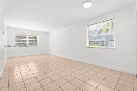 Copropriété à louer à Palmetto Bay, Floride: 1 chambre, 61.69 m2 № 2387856 - photo 3