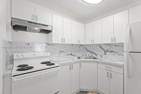 Copropriété à louer à Palmetto Bay, Floride: 1 chambre, 61.69 m2 № 2387856 - photo 6