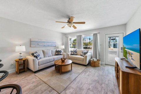 House in Holmes Beach, Florida 2 bedrooms, 109.62 sq.m. № 1812498 - photo 5