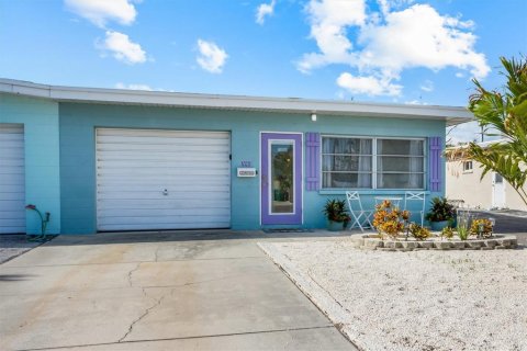 House in Holmes Beach, Florida 2 bedrooms, 109.62 sq.m. № 1812498 - photo 1