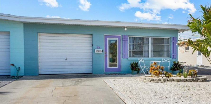 House in Holmes Beach, Florida 2 bedrooms, 109.62 sq.m. № 1812498