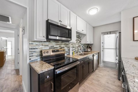 House in Holmes Beach, Florida 2 bedrooms, 109.62 sq.m. № 1812498 - photo 7