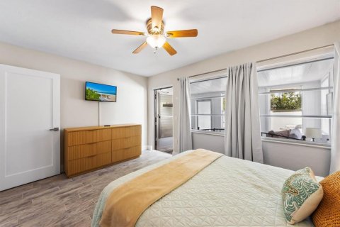 House in Holmes Beach, Florida 2 bedrooms, 109.62 sq.m. № 1812498 - photo 14