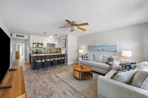 House in Holmes Beach, Florida 2 bedrooms, 109.62 sq.m. № 1812498 - photo 3