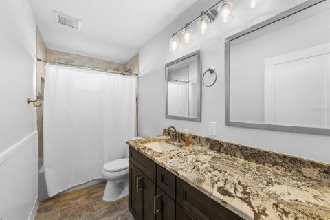 House in Holmes Beach, Florida 2 bedrooms, 109.62 sq.m. № 1812498 - photo 9