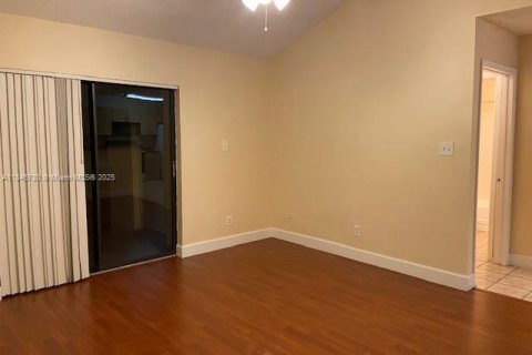 Condo in Coral Springs, Florida, 2 bedrooms  № 1850679 - photo 12