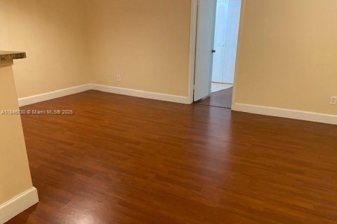 Condo in Coral Springs, Florida, 2 bedrooms  № 1850679 - photo 13
