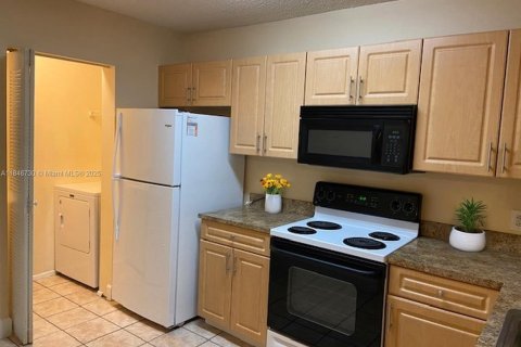 Condo in Coral Springs, Florida, 2 bedrooms  № 1850679 - photo 8