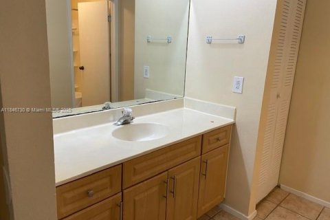 Condo in Coral Springs, Florida, 2 bedrooms  № 1850679 - photo 17