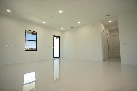 House in Lehigh Acres, Florida 3 bedrooms № 1892389 - photo 30