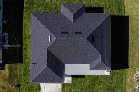 House in Lehigh Acres, Florida 3 bedrooms № 1892389 - photo 2