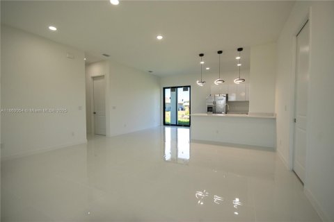House in Lehigh Acres, Florida 3 bedrooms № 1892389 - photo 11