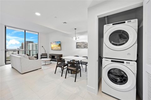 Condo in Miami, Florida, 1 bedroom  № 2061532 - photo 17