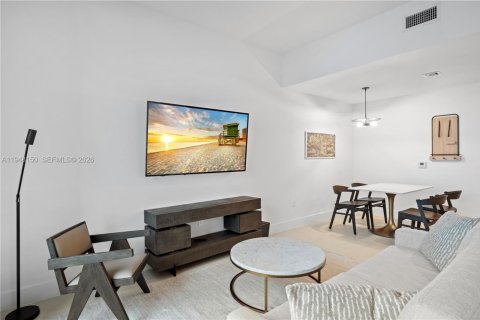 Condo in Miami, Florida, 1 bedroom  № 2061532 - photo 5