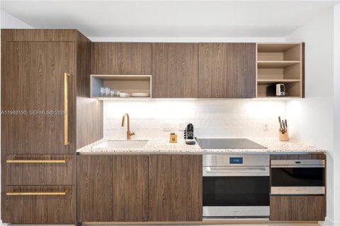 Condo in Miami, Florida, 1 bedroom  № 2061532 - photo 8