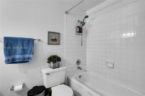 Villa ou maison à vendre à Cooper City, Floride: 3 chambres, 135.36 m2 № 1989812 - photo 28