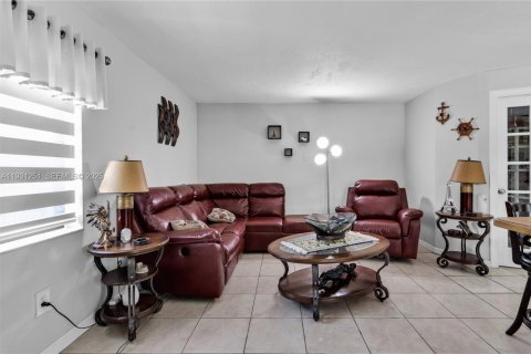 Villa ou maison à vendre à Cooper City, Floride: 3 chambres, 135.36 m2 № 1989812 - photo 21