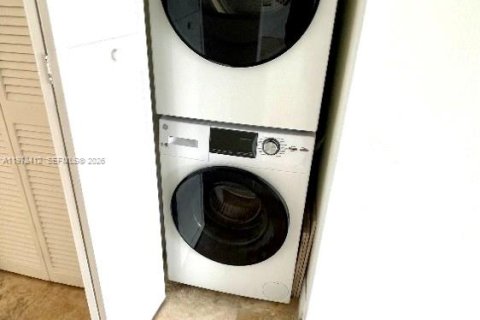 Condo in Miami Beach, Florida, 1 bedroom  № 2042181 - photo 8