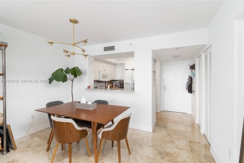 Condo in Miami Beach, Florida, 1 bedroom  № 2042181 - photo 4