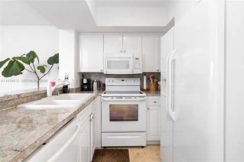 Condo in Miami Beach, Florida, 1 bedroom  № 2042181 - photo 6