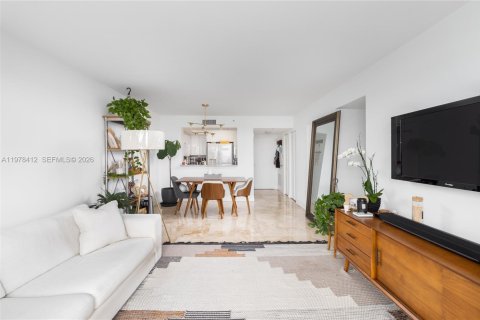 Condo in Miami Beach, Florida, 1 bedroom  № 2042181 - photo 2