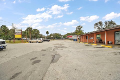 Commercial property in Sorrento, Florida 185.8 sq.m. № 1751463 - photo 4