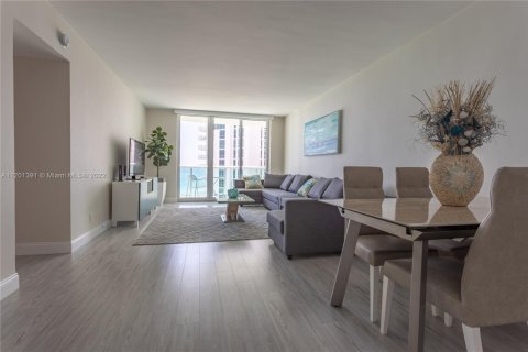 Copropriété à louer à Hollywood, Floride: 1 chambre, 81.2 m2 № 1947094 - photo 8