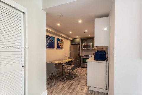 Copropriété à louer à Hollywood, Floride: 1 chambre, 81.2 m2 № 1947094 - photo 11