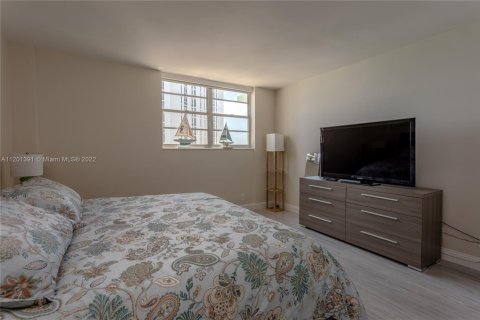 Copropriété à louer à Hollywood, Floride: 1 chambre, 81.2 m2 № 1947094 - photo 16